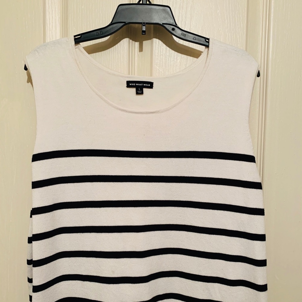 Navy blue & white crop top